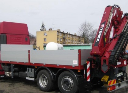 Nákladní vozidlo IVECO s valníkem a hydraulickou rukou Plzeň